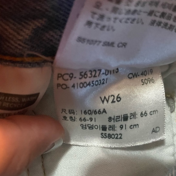 Levis 501 high waisted jean shorts! - Picture 3 of 3